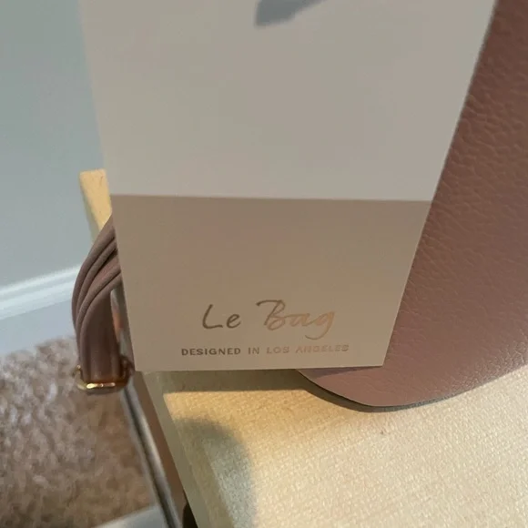 ⭐️ NEW Elegant Pink and White Crossbody Bag - Picture 4 of 9